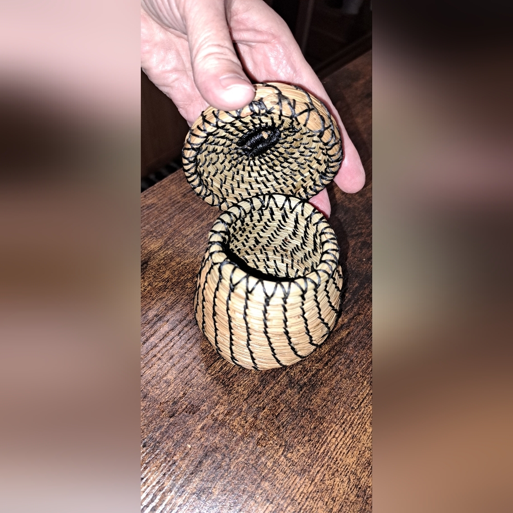 Small Hand Woven, Round Pine Needle Basket With Lid Native Hand Made
